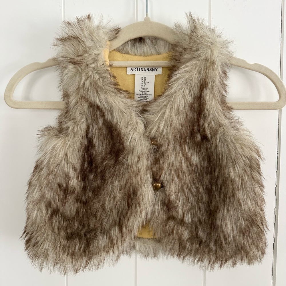 Artisan Ny Girls Faux Fur Vest in Brown and White